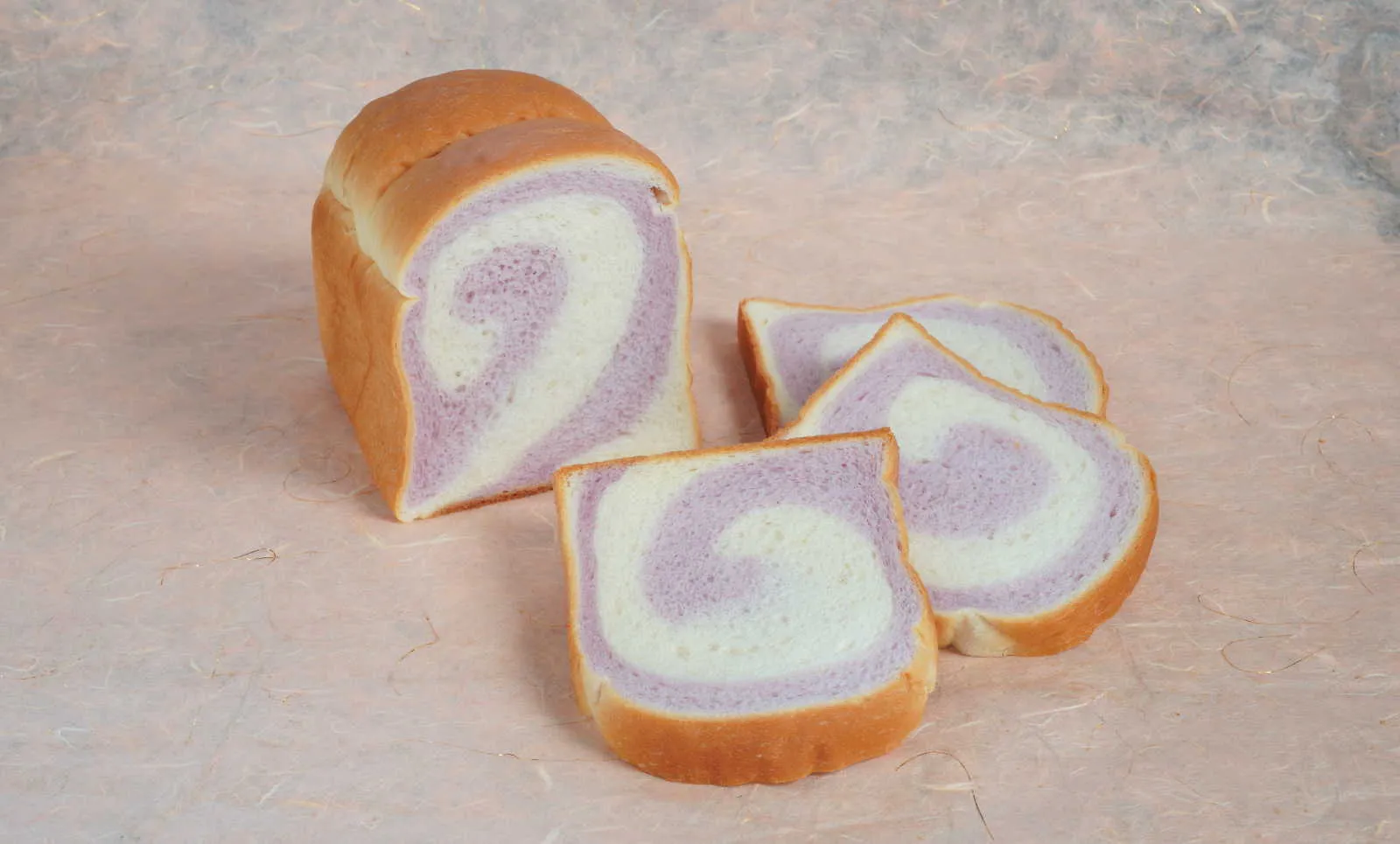 紫山芋のもちもち食パン